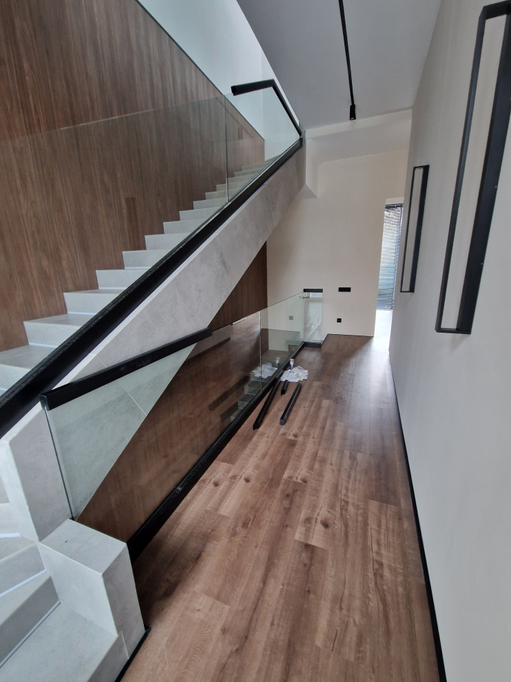 Обложка проекта: стеклянные ограждения с поручнем