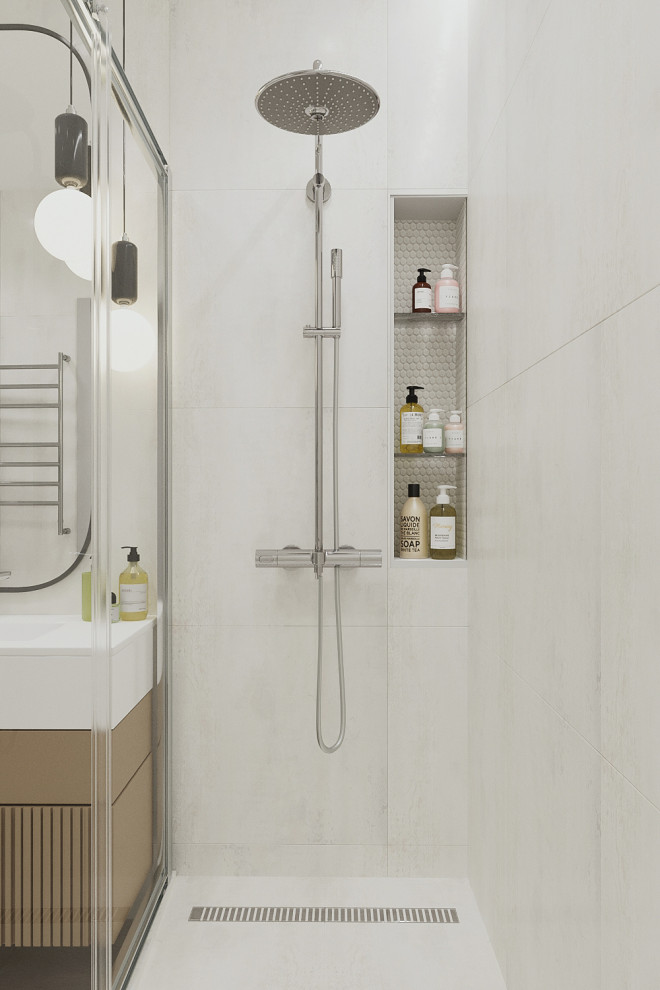 Душевая зона с полками нишами