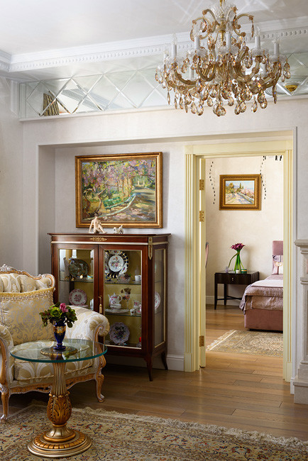 Работа Рустема Стахурского в классическом интерьере