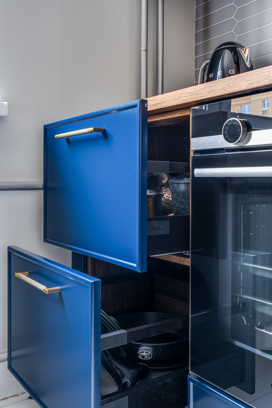 Современная синяя кухня