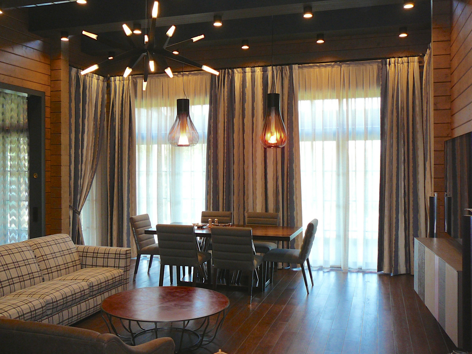 Обложка проекта: Гостиная, кухня  и кабинет в доме под Сергиевым Посадом.