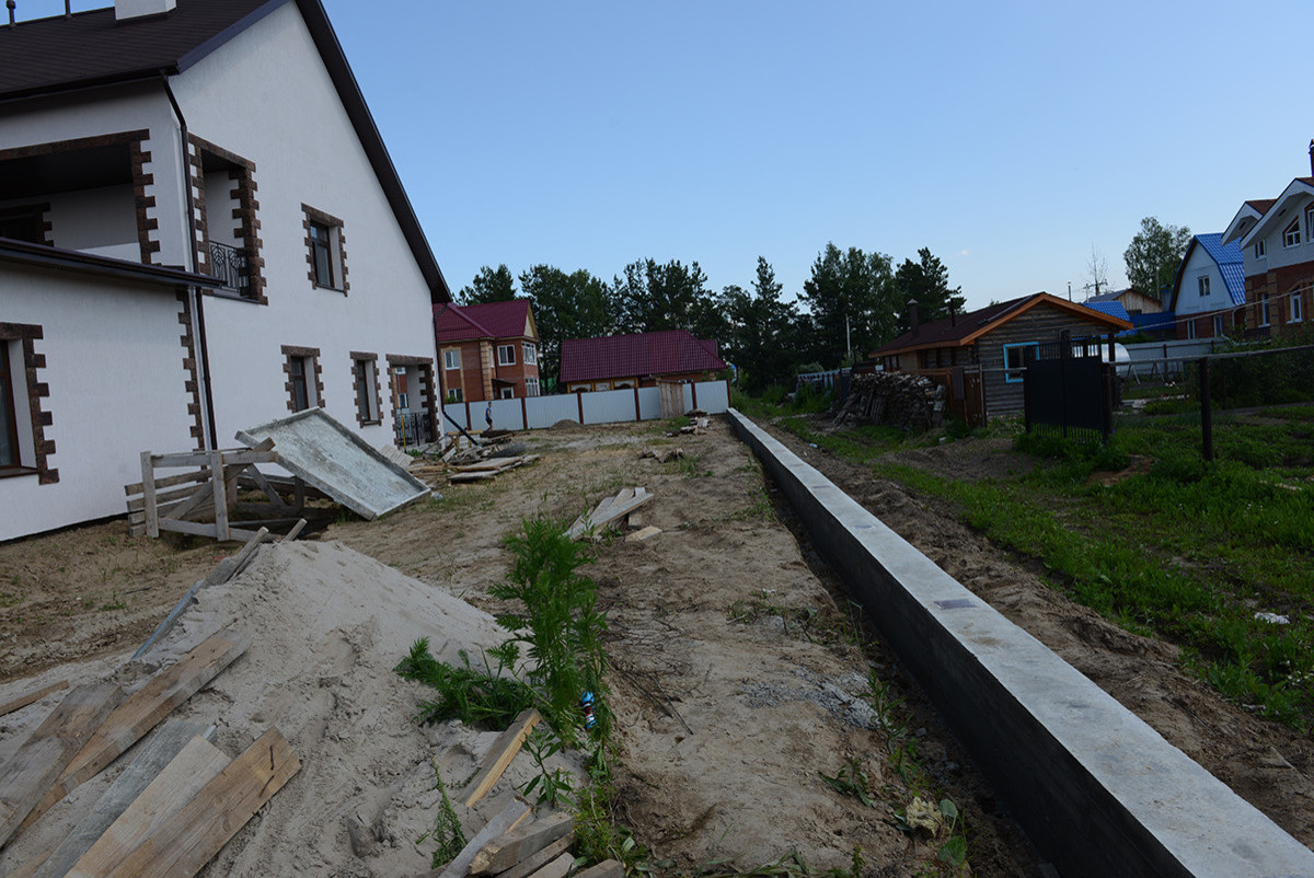 Маленький сад в пригороде
