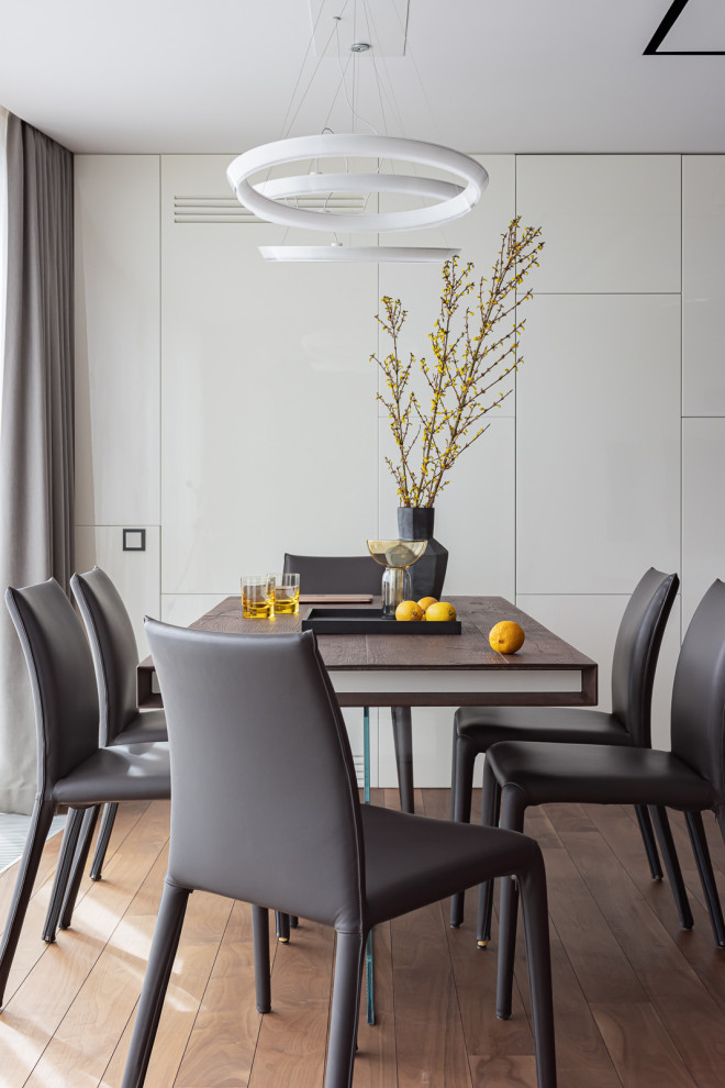 Поиск планировки: Квартира с открытой ванной в спальне [4 плана]