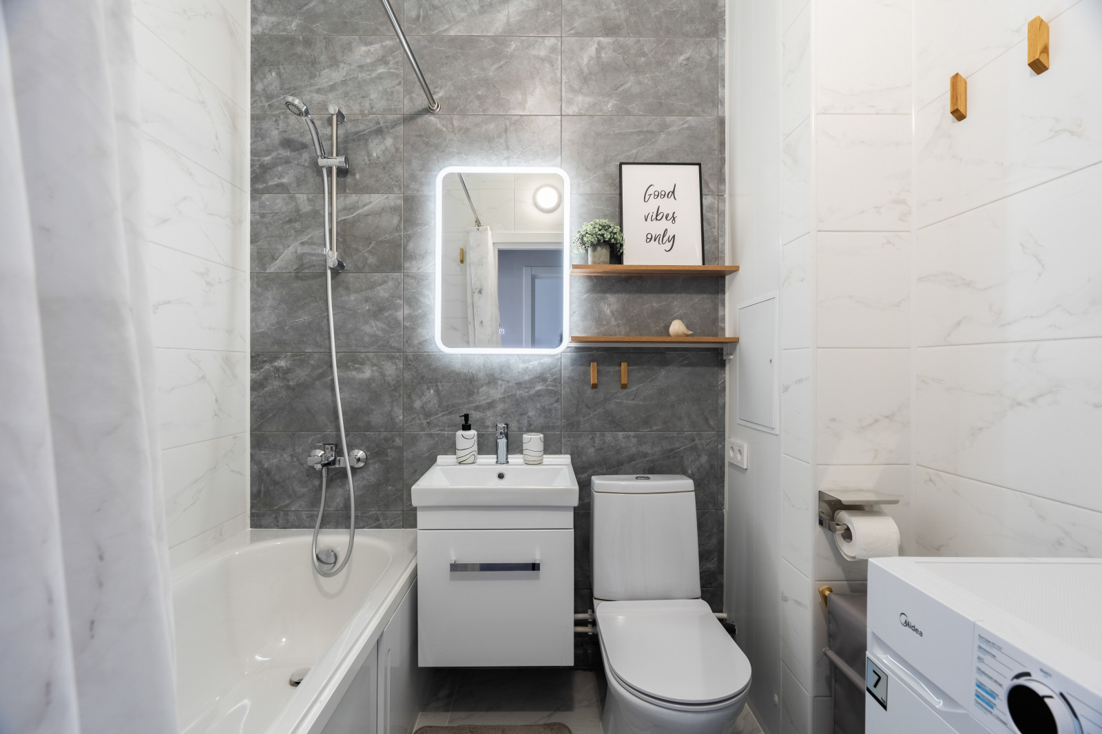 Парадный ансамбль, 2евро, 32м2