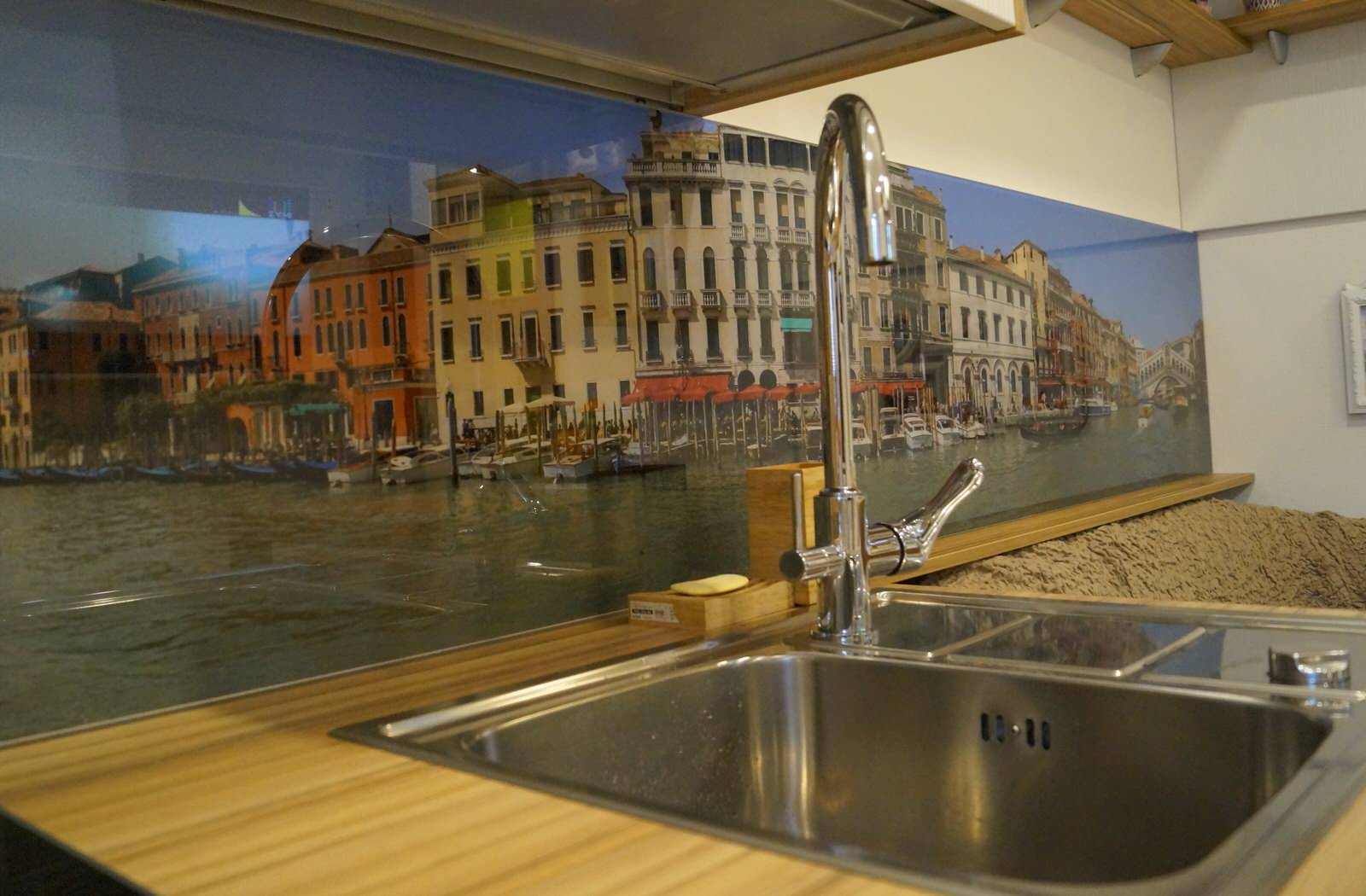 Однокомнатная квартира с кухней-гостиной 6м2 и стиральной машиной на кухне