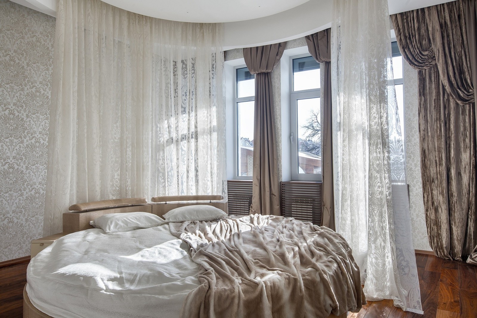 Дом с бассейном