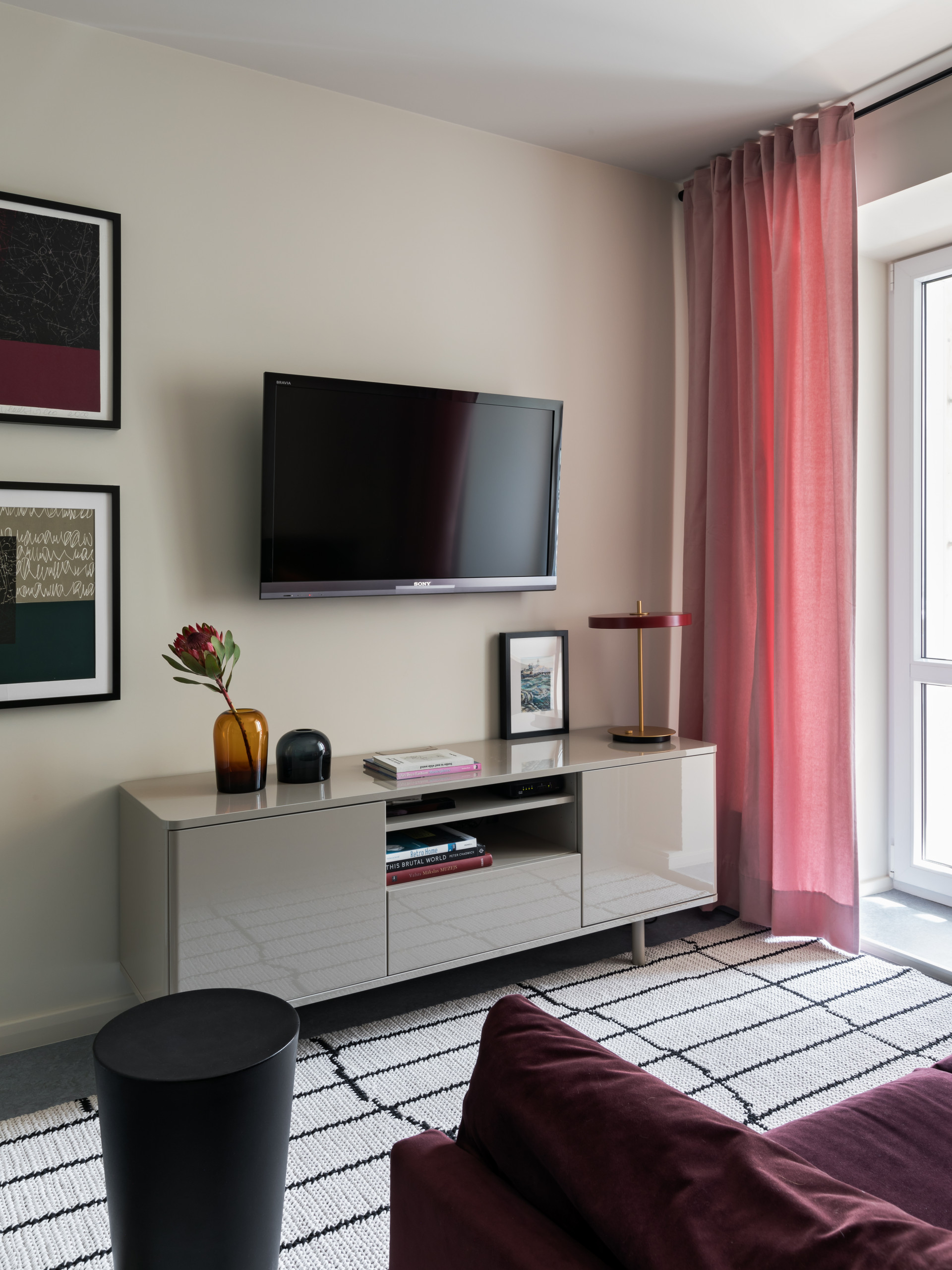 Houzz Беларусь: Колор-блокинг в минской квартире-студии