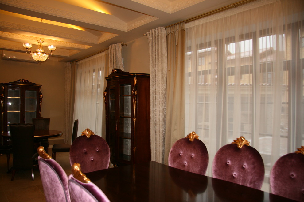 Классические шторы в загородный дом