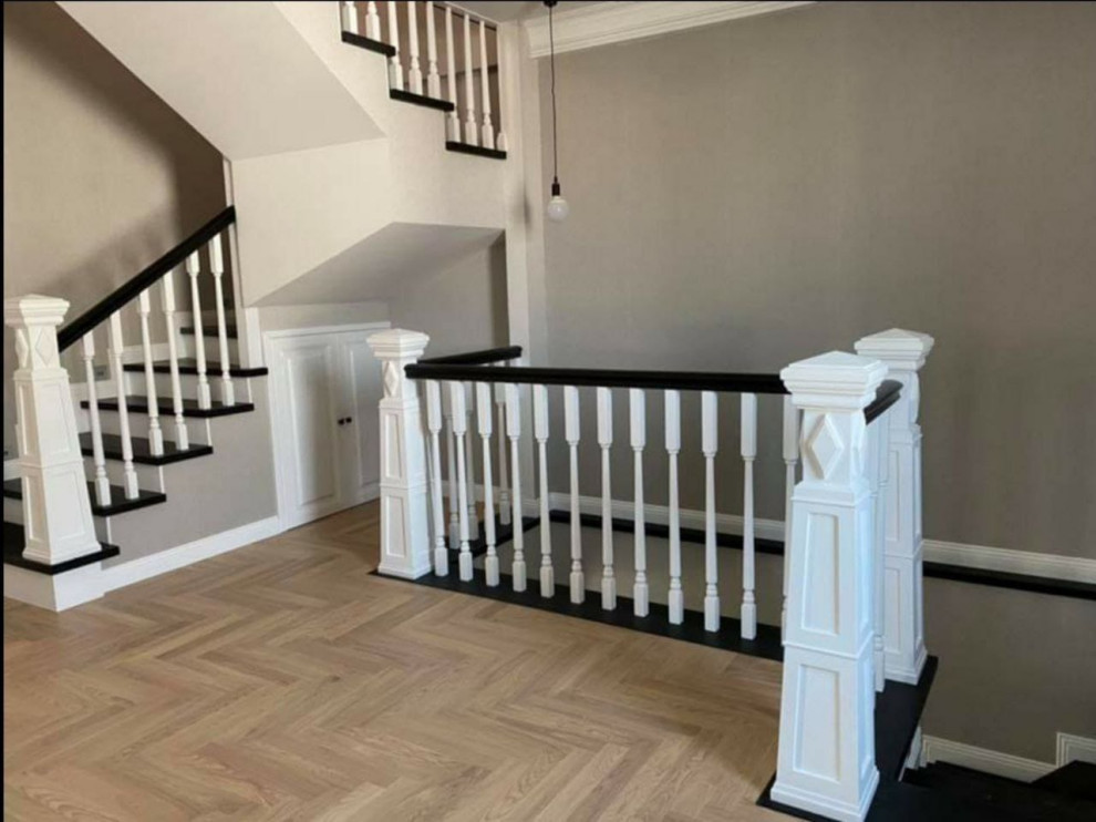 Лестница из дерева в классическом стиле