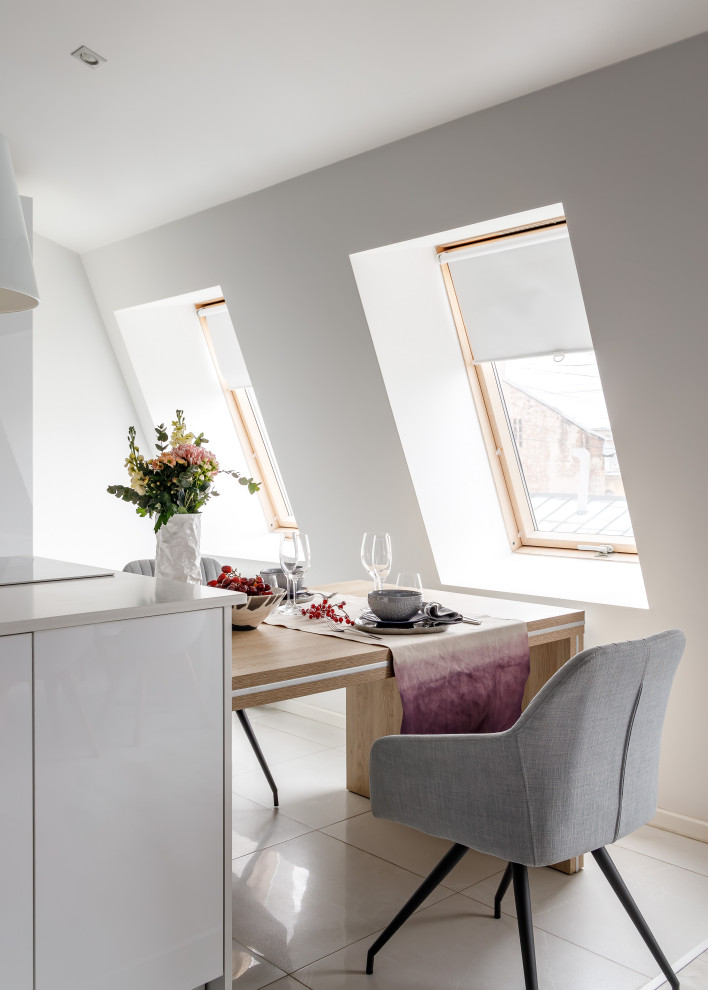 Белая мансардная квартира в историческом центре Петербурга