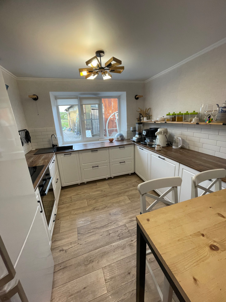 Обложка проекта: Дом в деревне, кухня 9 квадратов