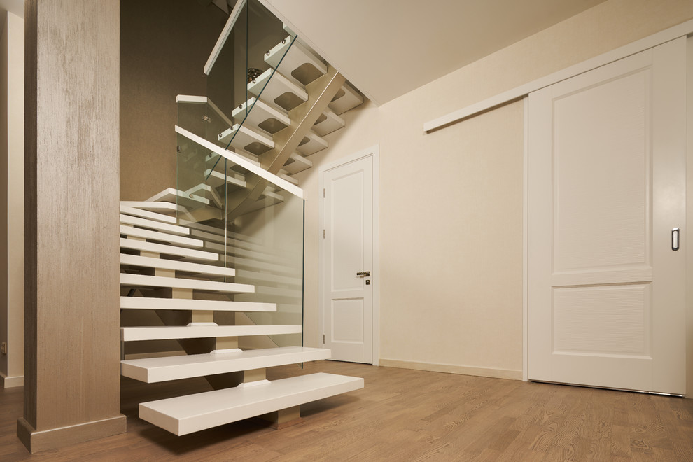 Лестница со стеклянным ограждением