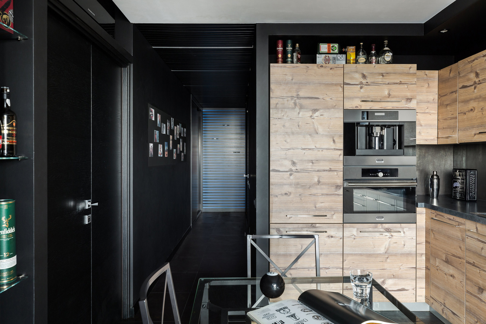 Однокомнатная квартира в черном цвете