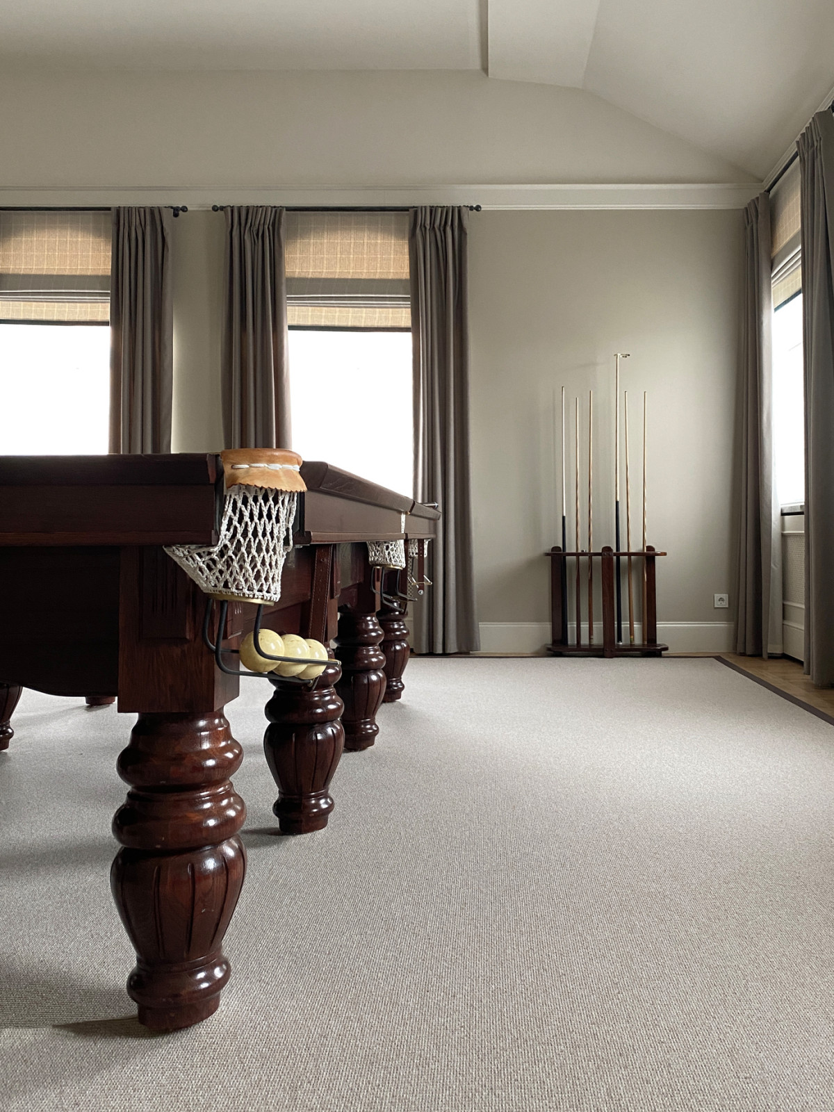 Бильярдная в загородном доме