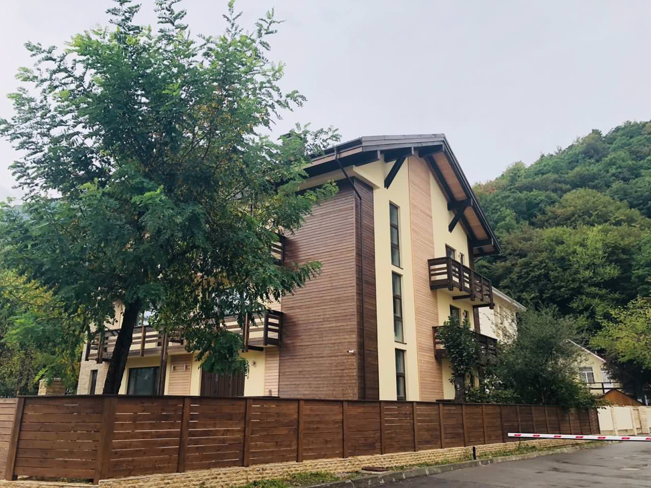 "Эсто-Садок"