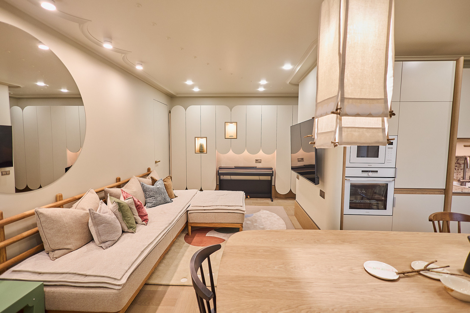 Кухня-столовая с завитком гюль