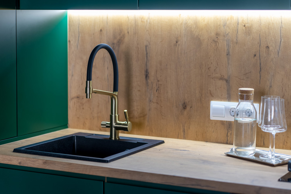 Как из однушки 45 кв.м сделать двушку с гардеробом и акцентной изумрудной кухней