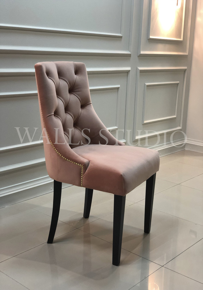 Стул в шоу-руме (Москва, Рябиновая ул 41, стр 6, помещение 0-11)