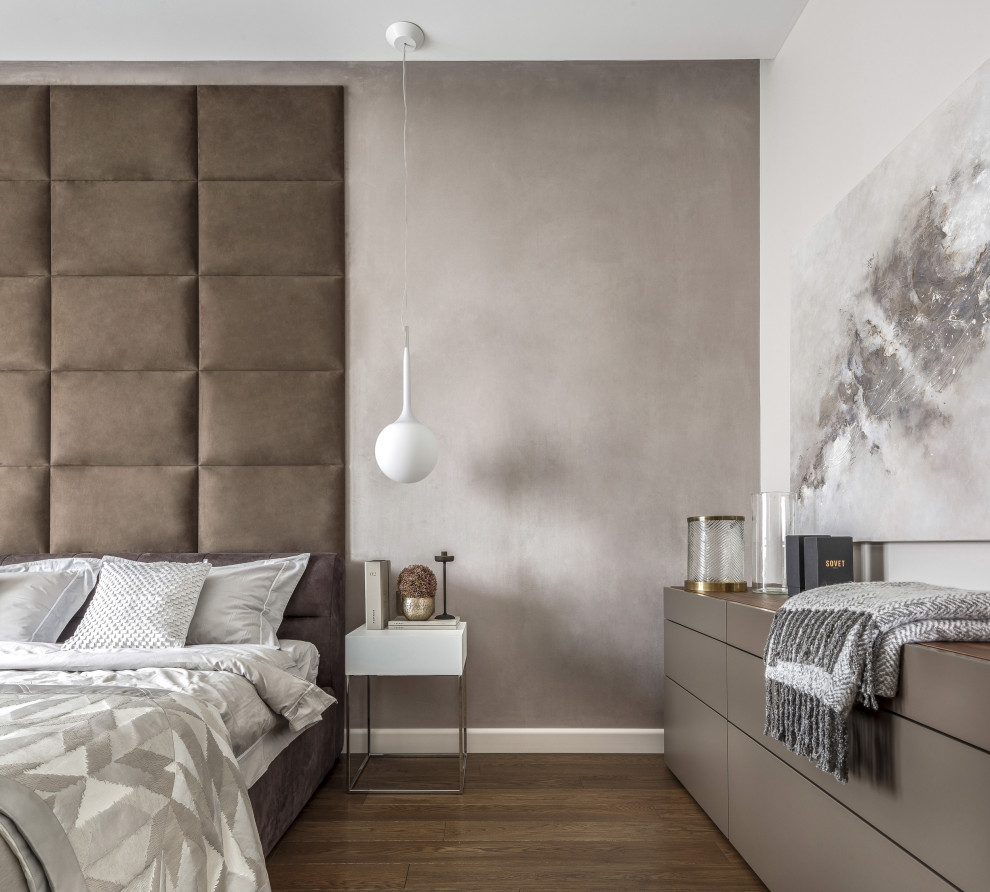 Трехкомнатная квартира в центре Петербурга