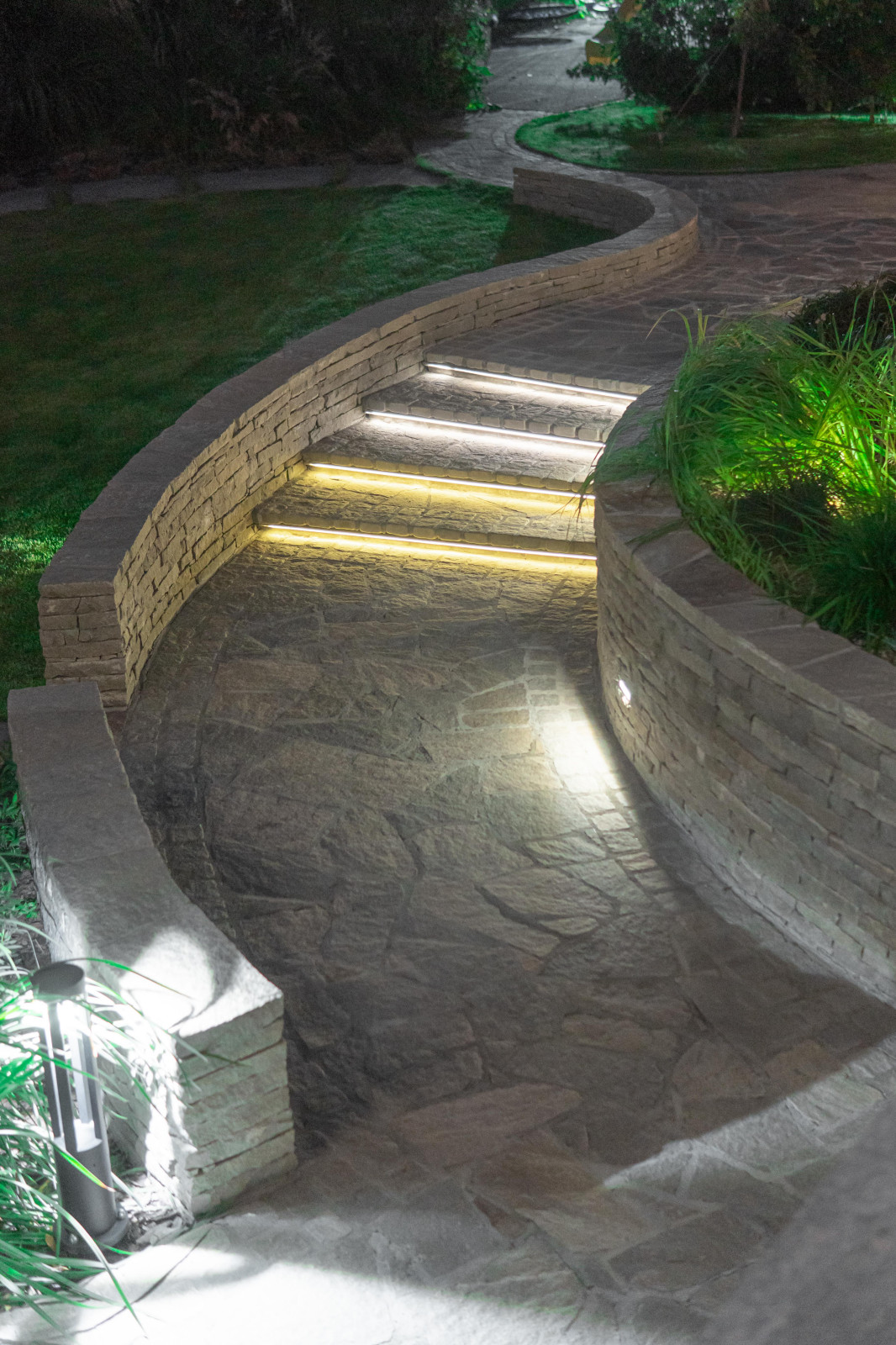 Ночная подсветка сада