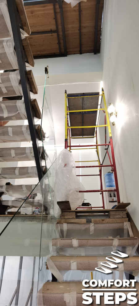 Обложка проекта: Четырехмаршевая лестница со стеклянным ограждением в коттедже Нижнего Новгорода