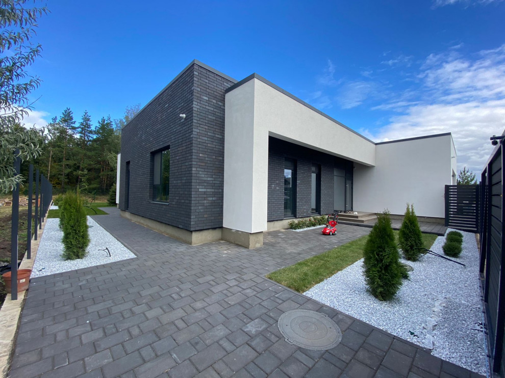 Обложка проекта: Дом в сосновом лесу