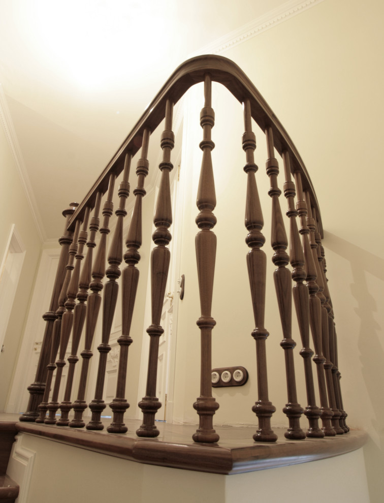 Деревянное ограждение в классическом стиле