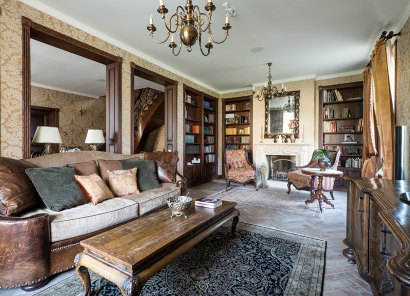 Дом с антиквариатом