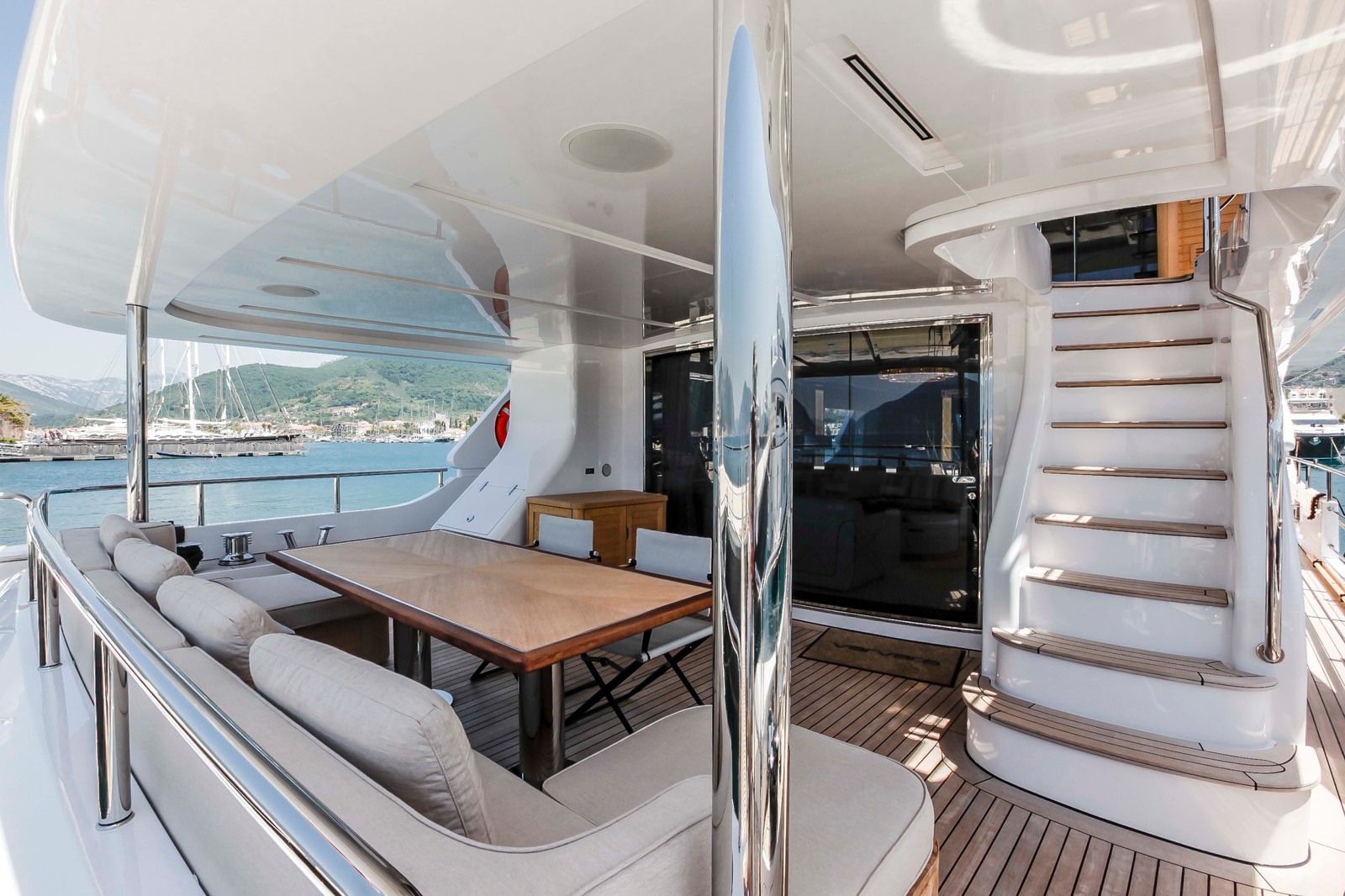 Интерьеры яхты Benetti108  "Varvara"