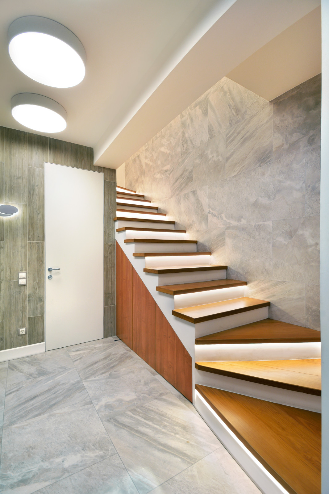 Обложка проекта: Лестница из тикового дерева