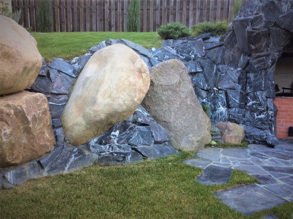 HI-TECH на обломках мегалитового комплекса