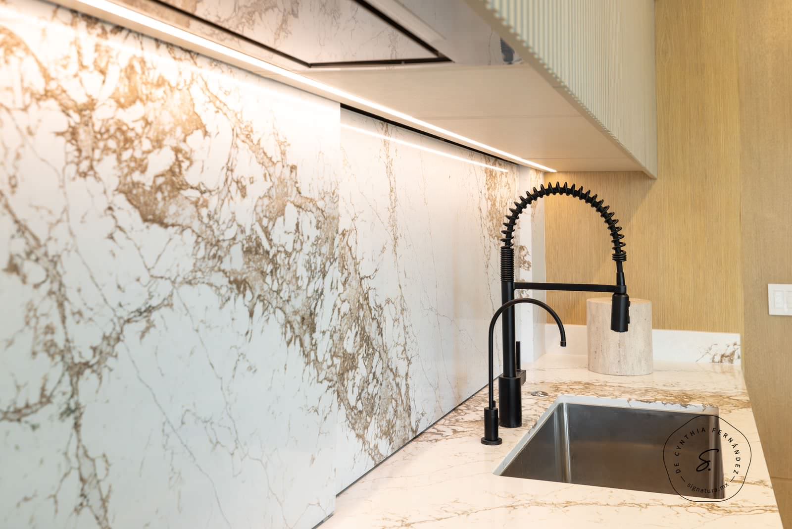 Функциональная кухня с Pantheon от Quantra Quartz