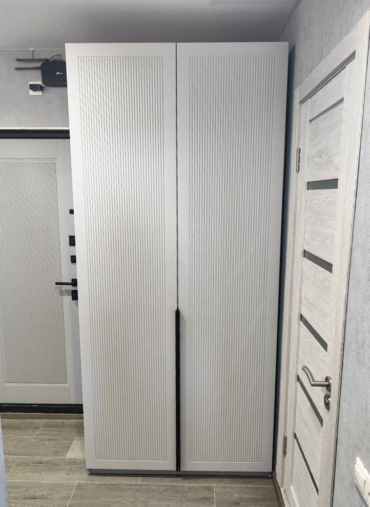 Распашные шкафы