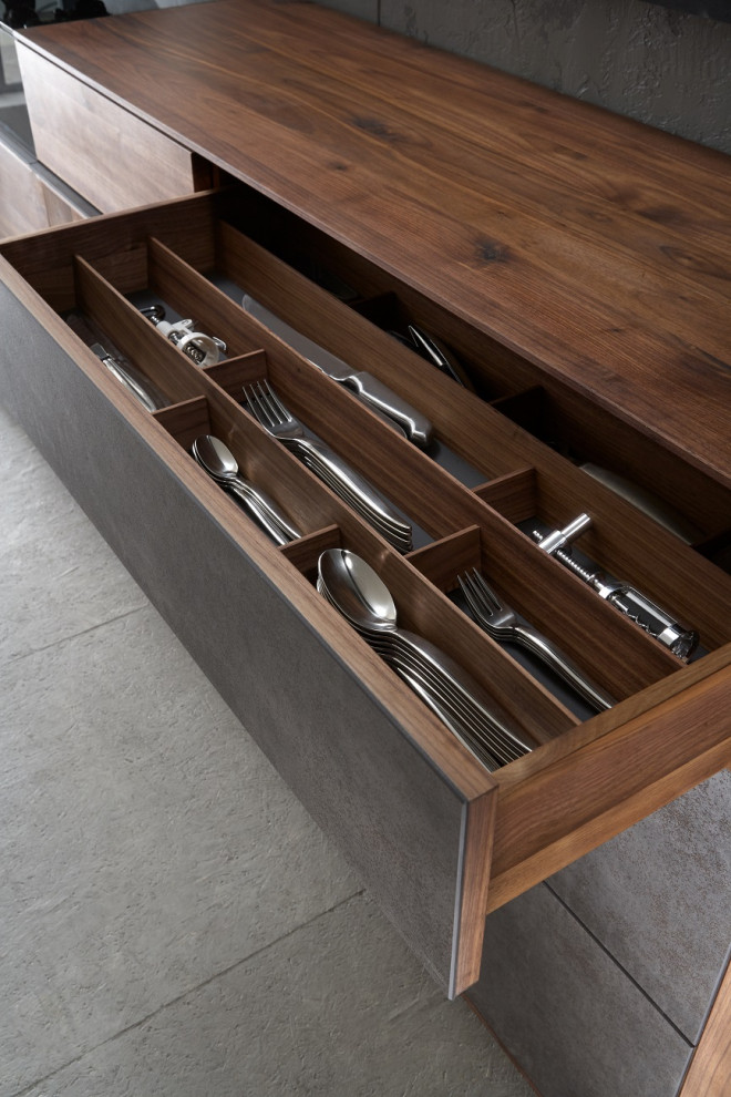 Роман с камнем