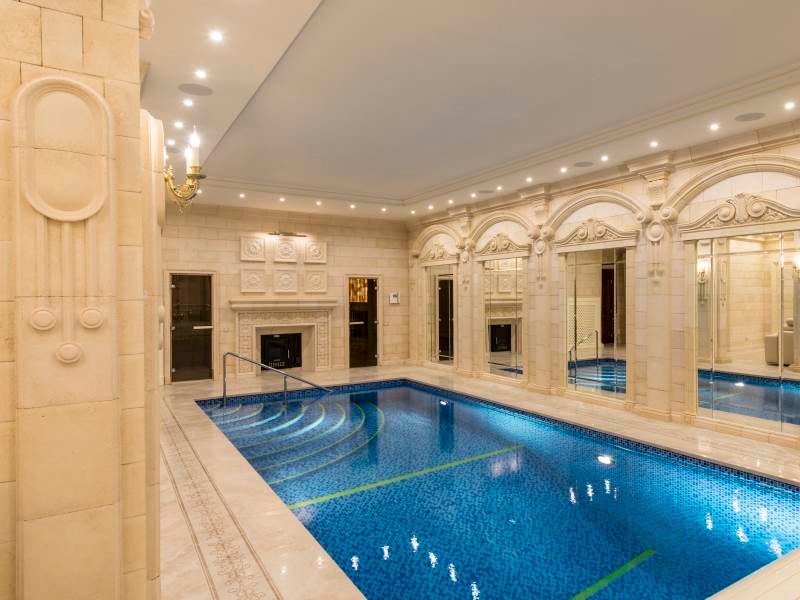 Интерьер бассейна