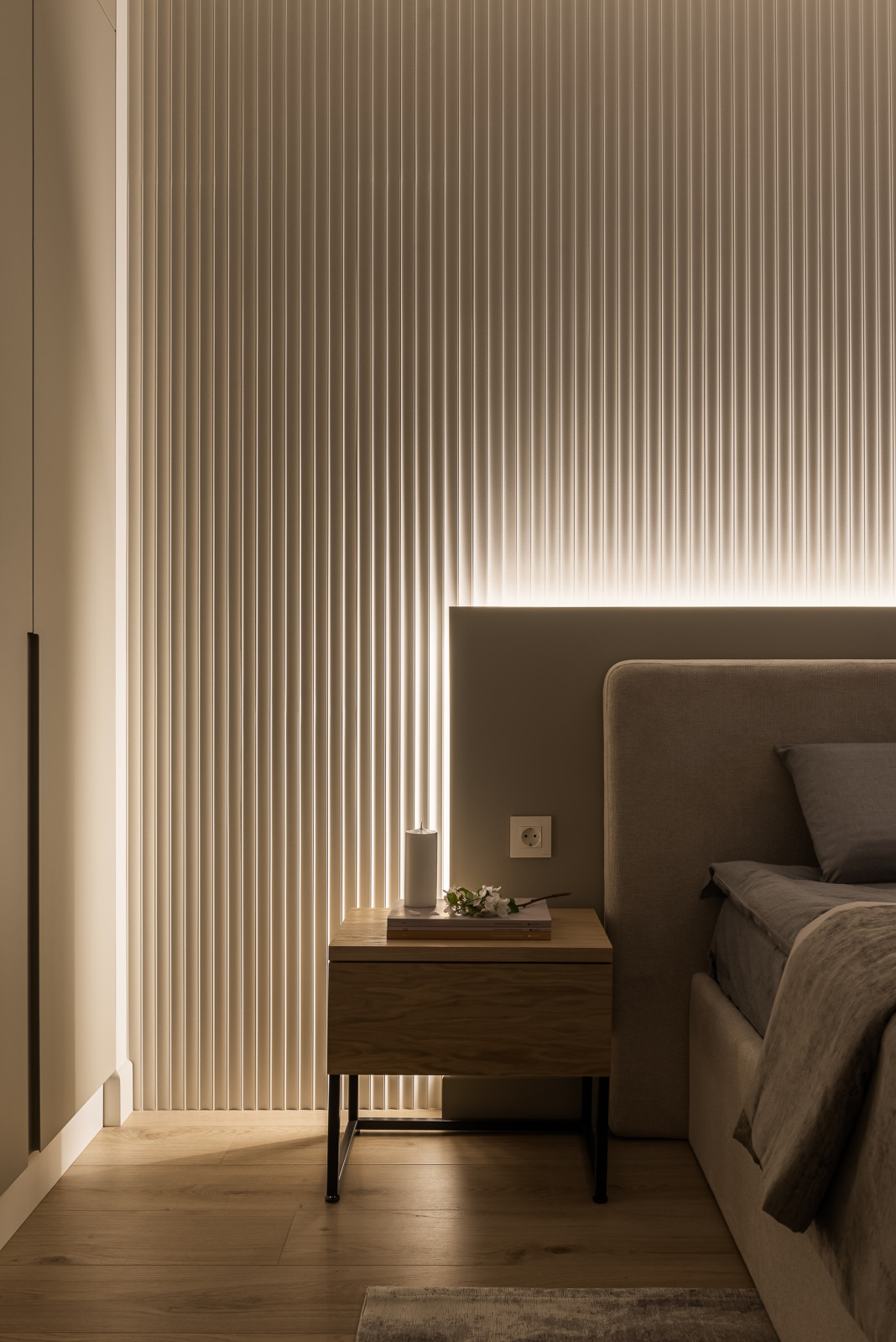 на стороне монохрома