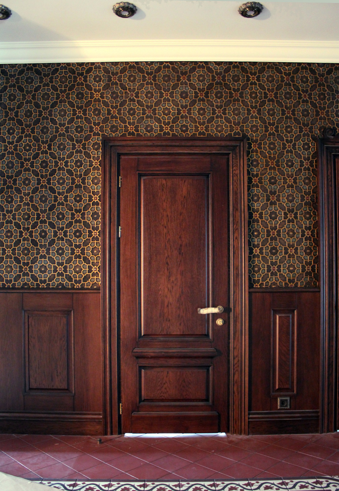 Красивый загородный дом