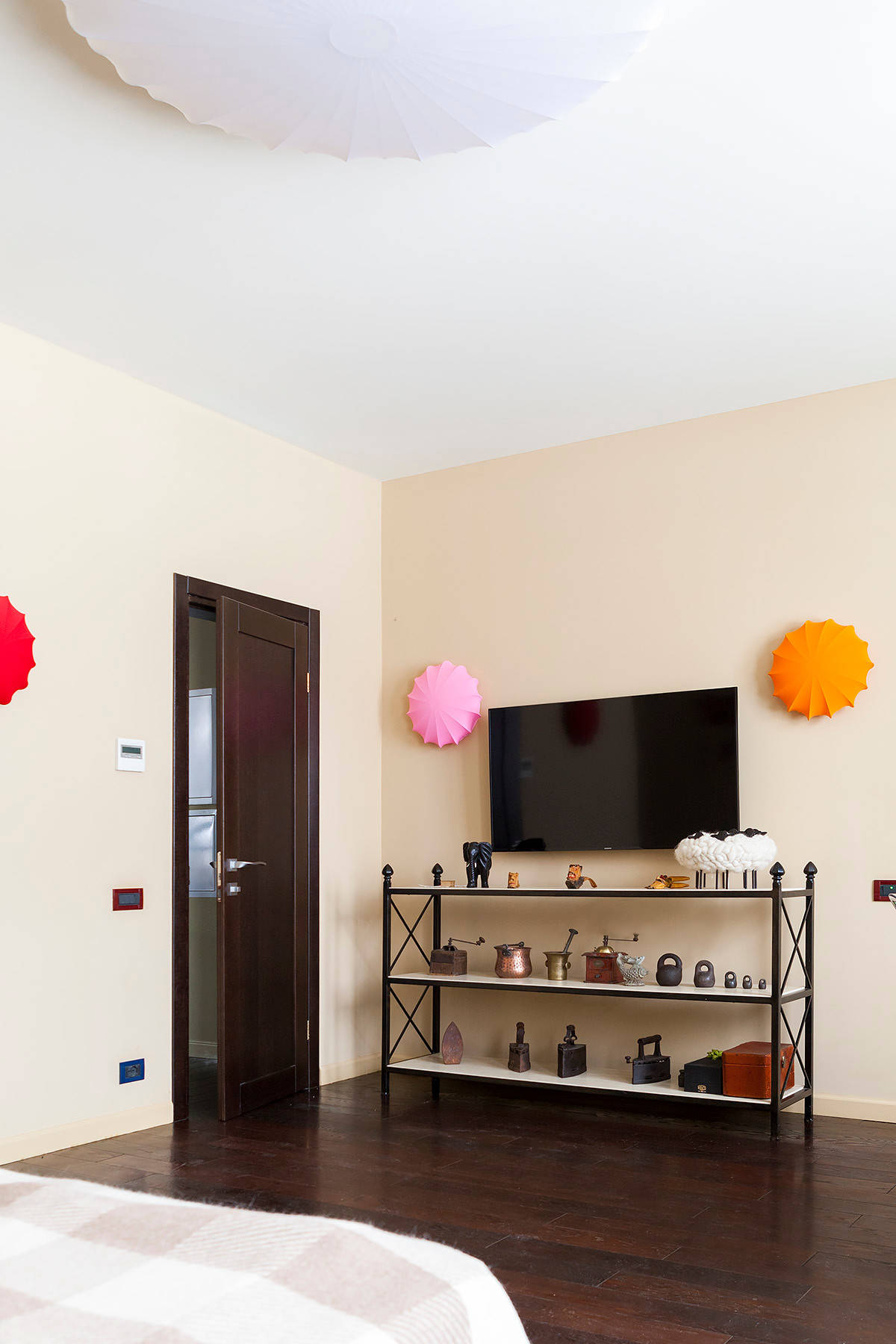 В гостях: Дерево в облаках — посреди загородного дома