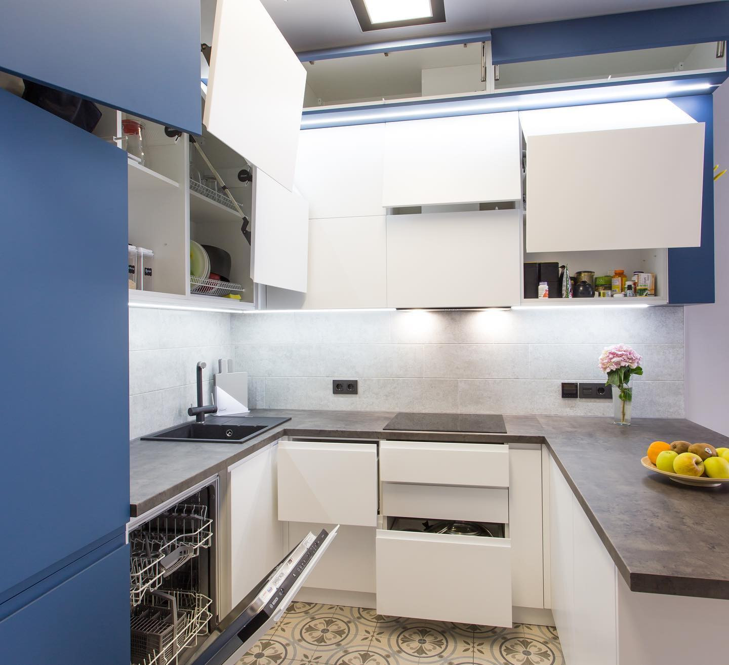 Кухня Клайд Сапфир на заказ от дизайнера