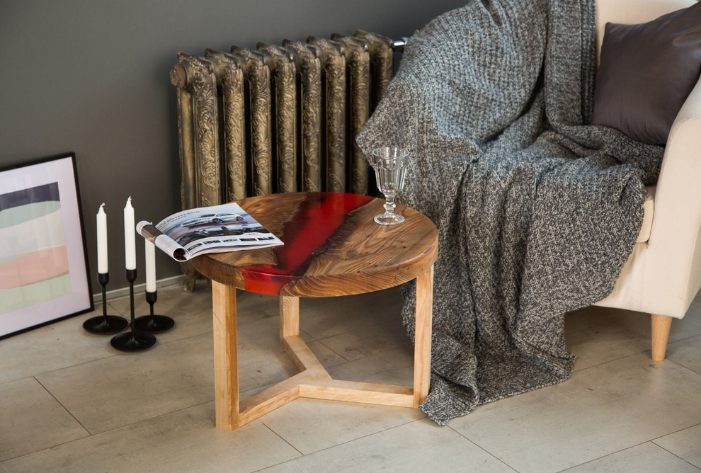 Журнальный столик с красной рекой из карагача