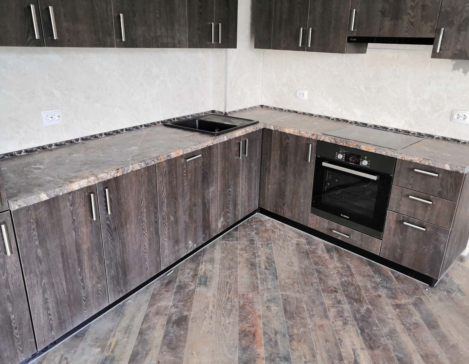 Обложка проекта: Древесный кухонный гарнитур