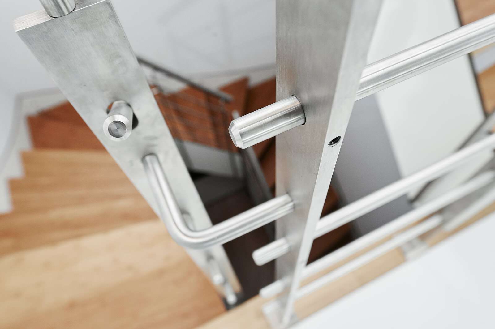 Лестница из бамбука с ограждением из нержавеющей стали