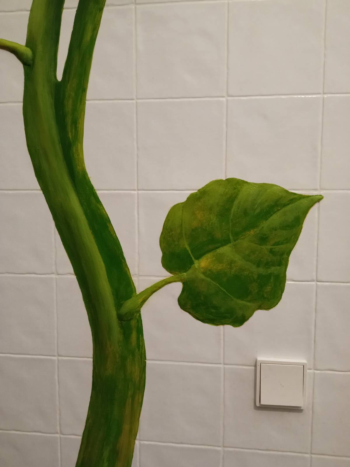 Рельефно-живописное панно в холле квартиры