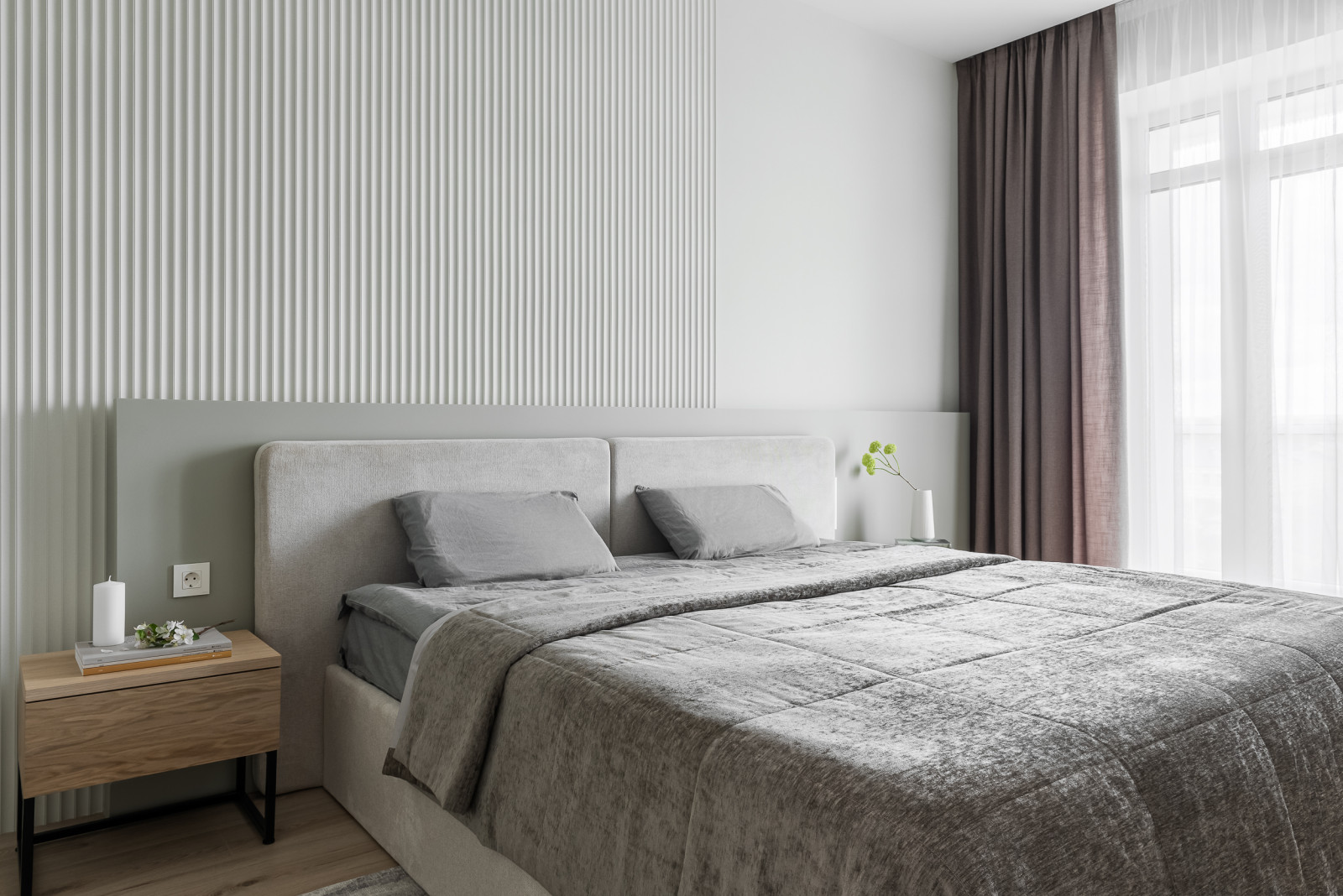 на стороне монохрома