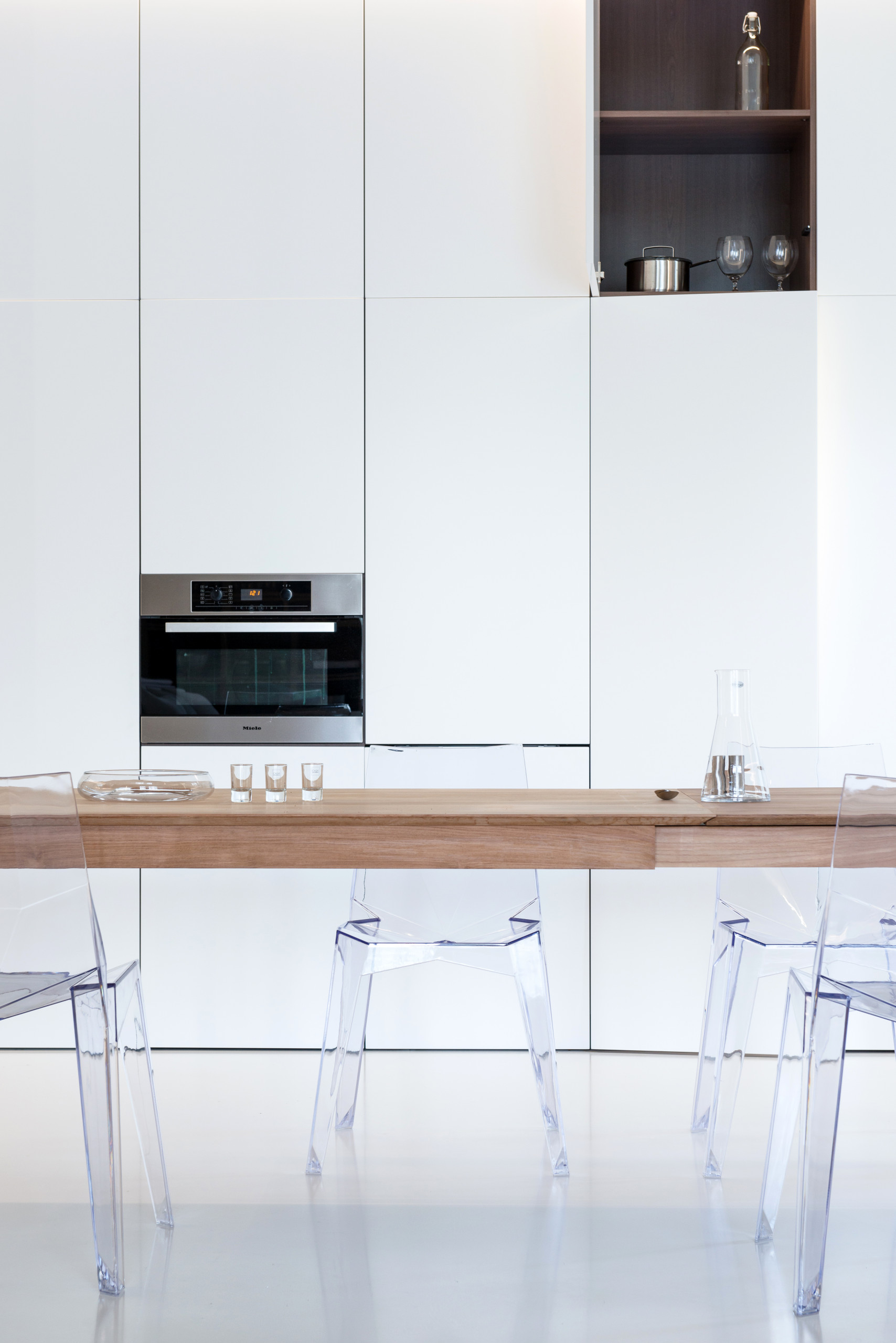 В гостях: Квартира архитекторов в бетоне и с «умным» светом