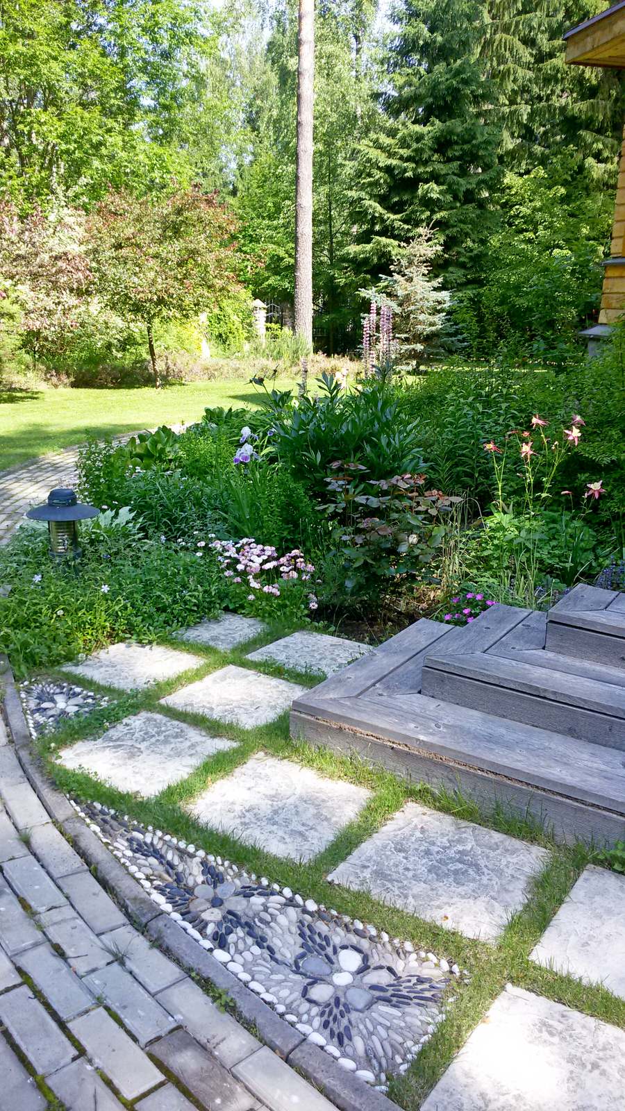 Выход в сад с террасы дома