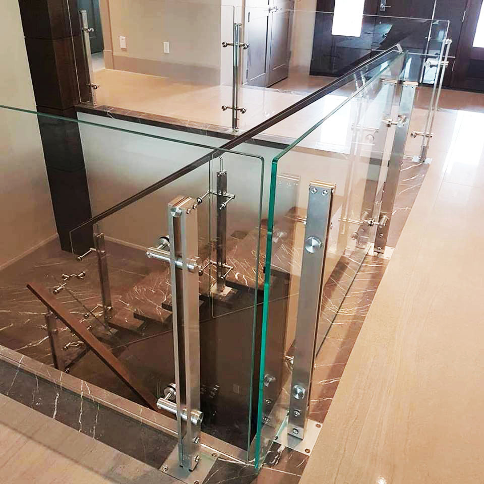 Нержавеющие лестничные ограждения со стеклом