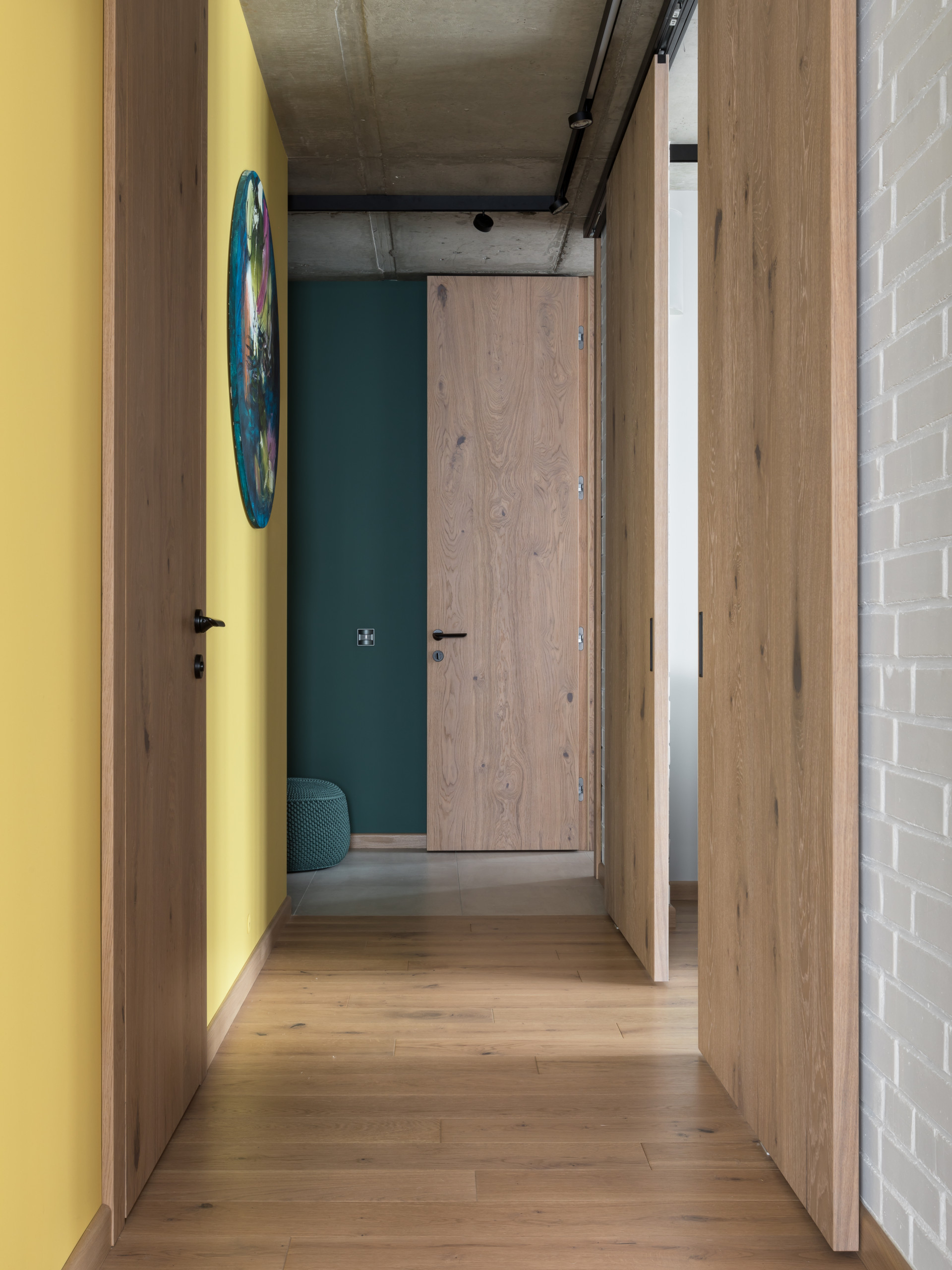 В гостях: Минимализм с акцентами на живопись