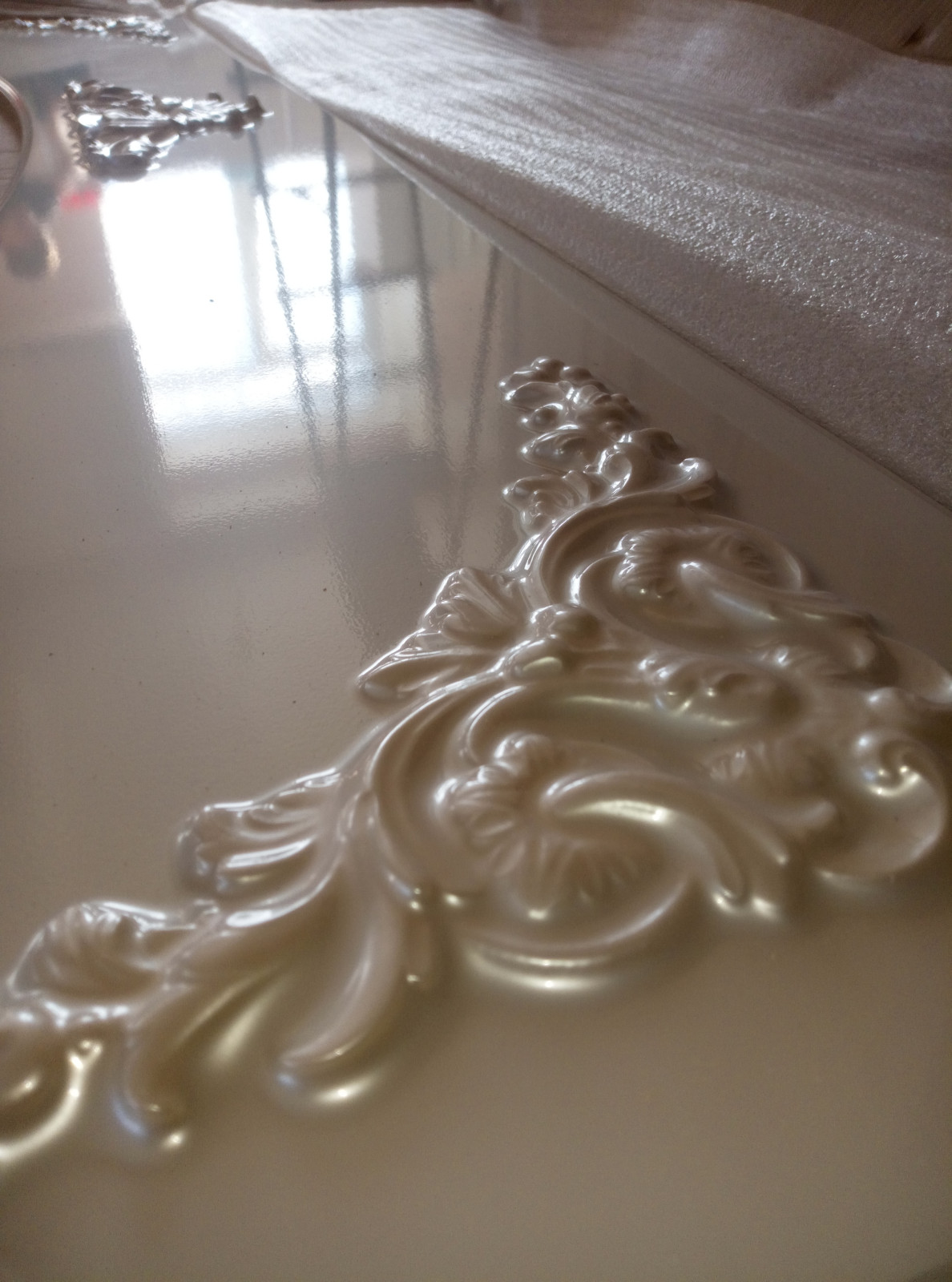 Кухня и гостиная с витринами