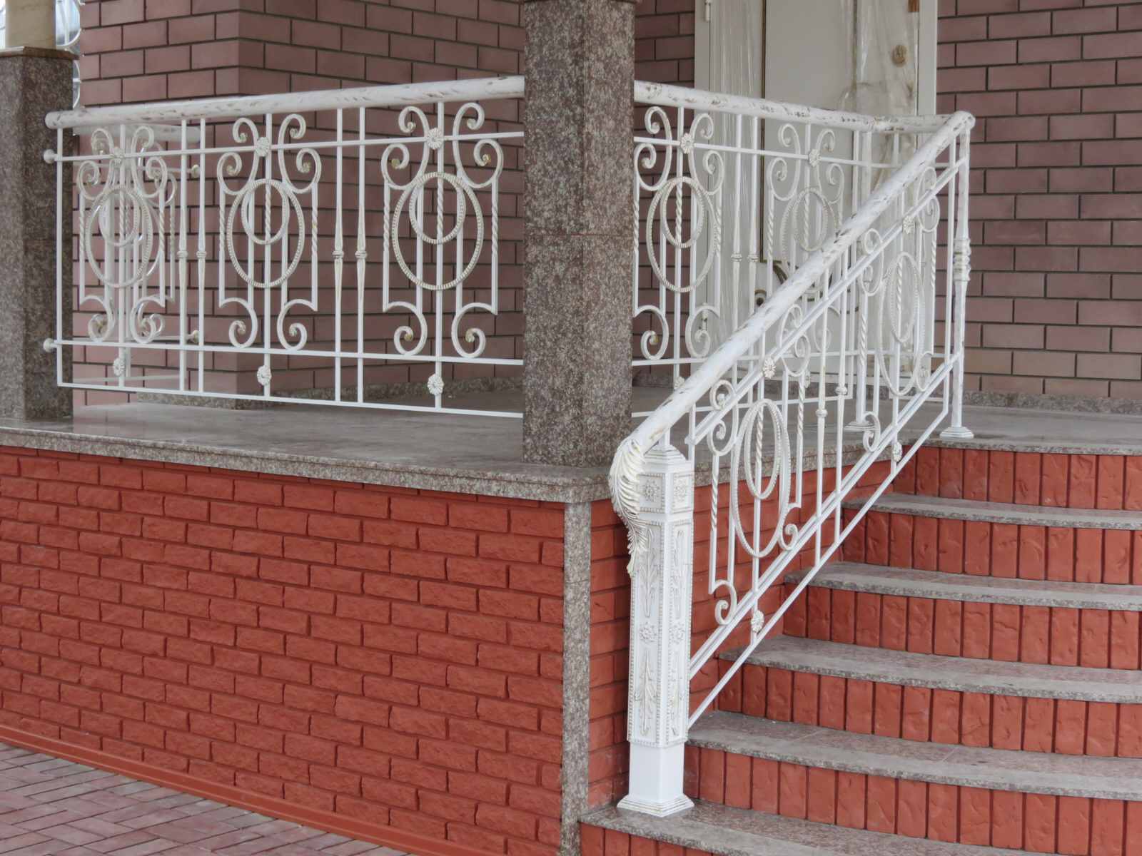 Уличное ограждение крыльца